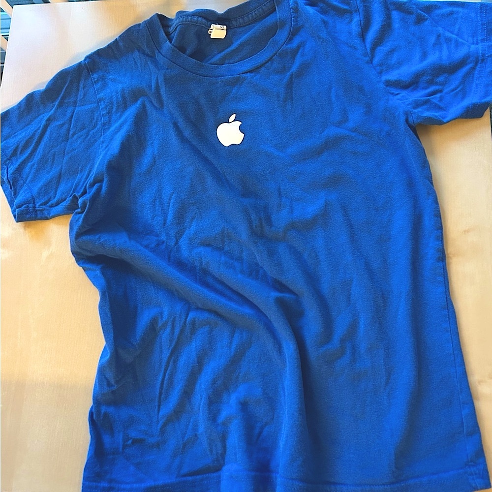 Canvas Apple logo  Blue unisex Short Sleeve crew neck Tee 
youth size L